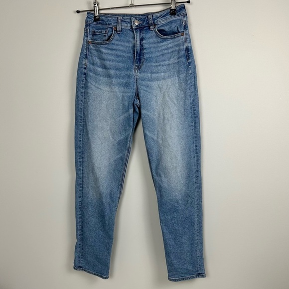 American Eagle Outfitters Denim - American Eagle Mom jeans - size 4 reg. High rise casual blue denim GUC